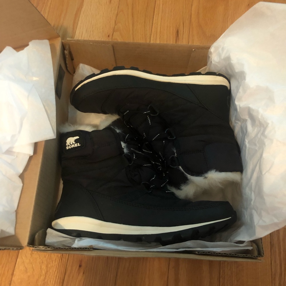 NWT Sorel Whitney Short Lace boots